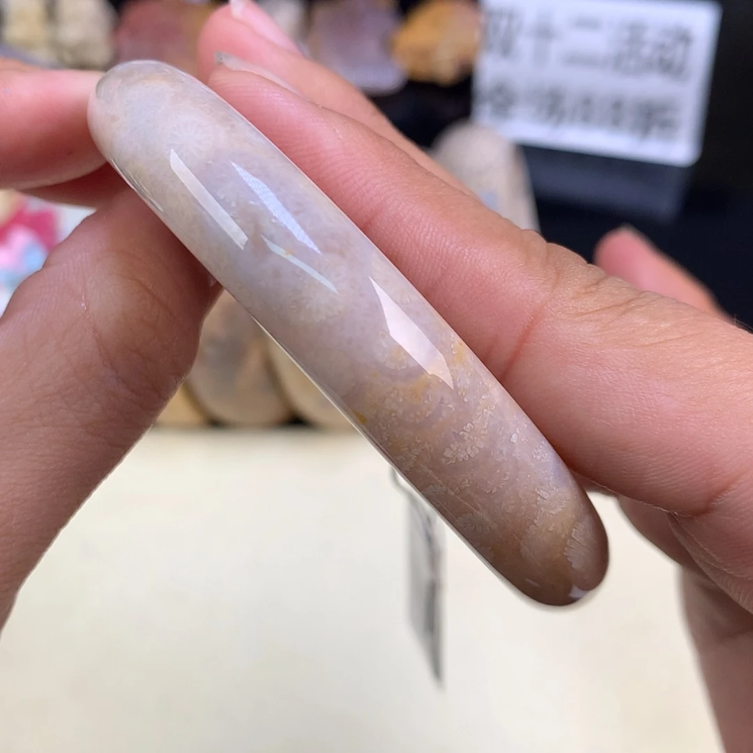 【闪购商品】颈饰未镶嵌硅化珊瑚（珊瑚玉）57号精美手镯53圈口
