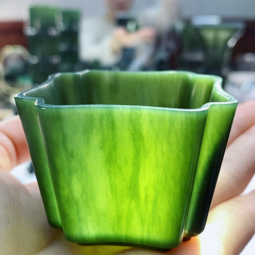 未镶嵌和田玉摆件微瑕