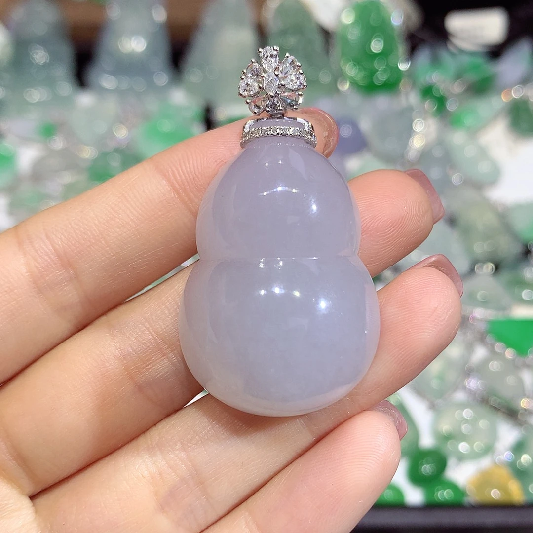 翡翠18K金镶嵌颈饰葫芦