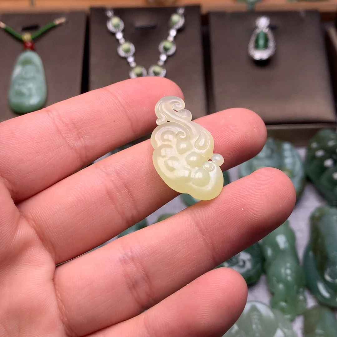 和田玉未镶嵌颈饰