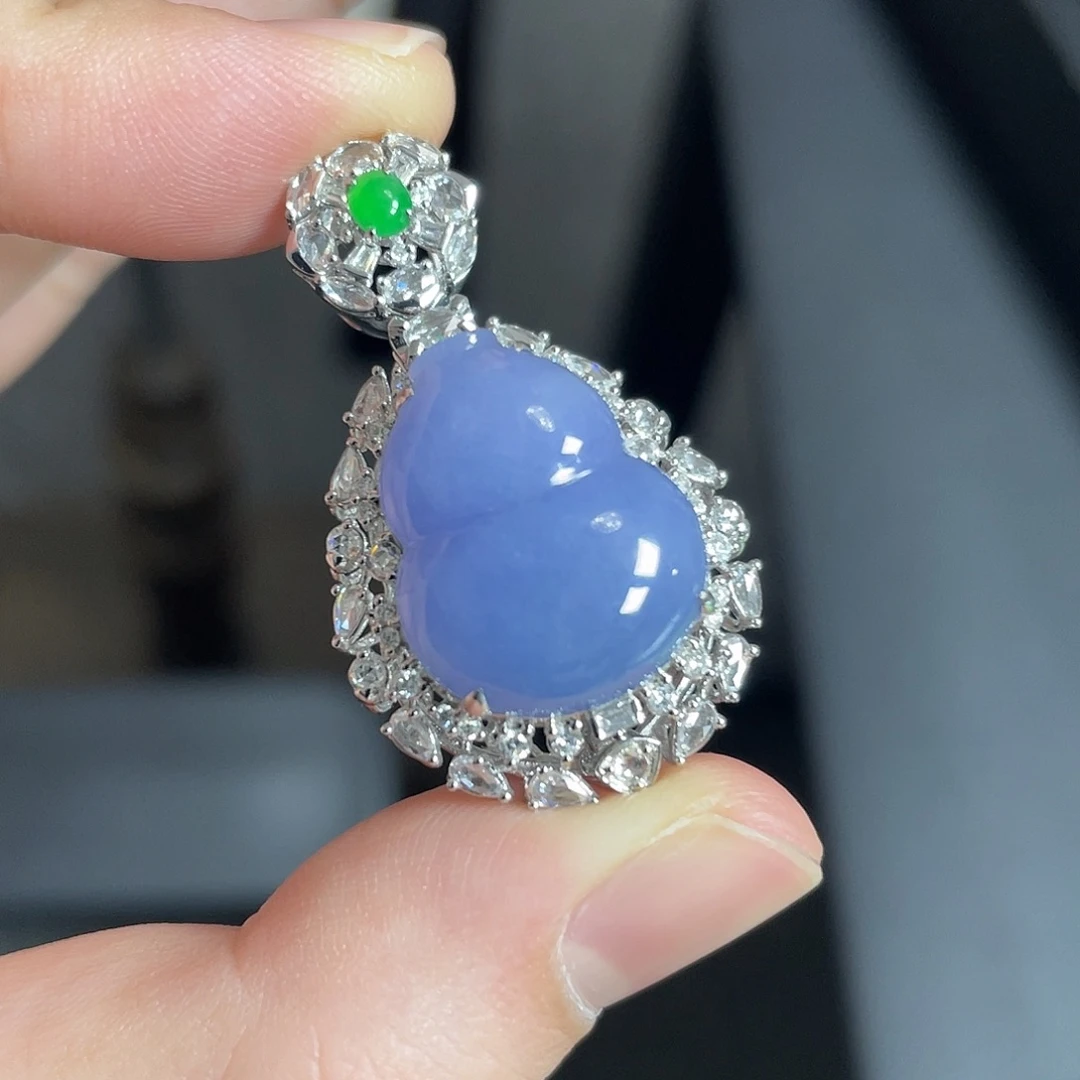 翡翠18K金镶嵌颈饰紫葫芦