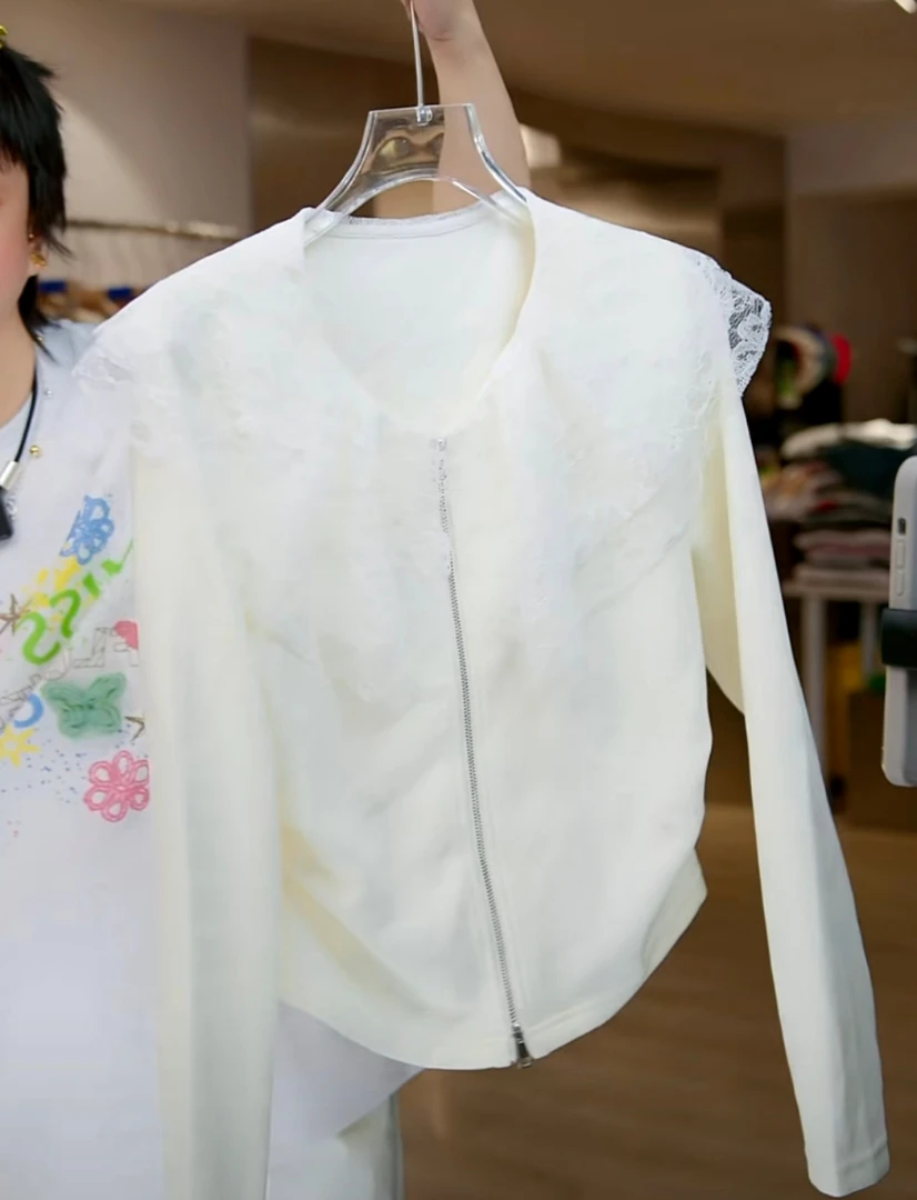 【济州岛】设计感肩头蕾丝拼接外套