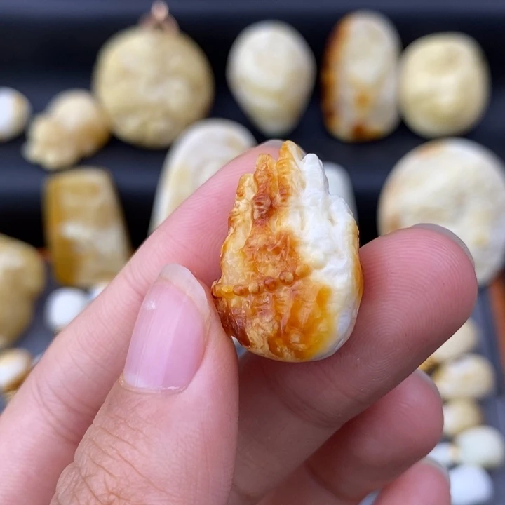 琥珀未镶嵌裸石佛手背云c81