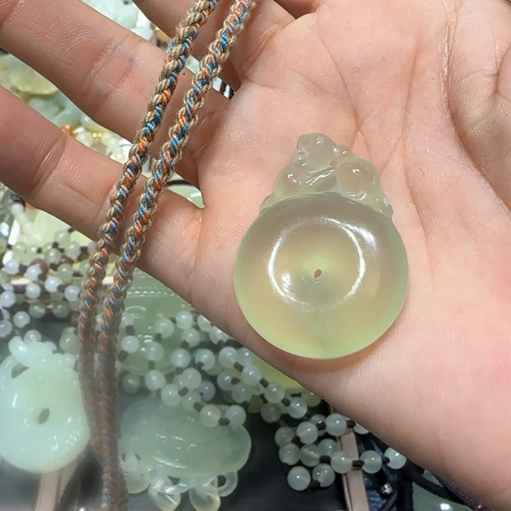 蛇纹石玉未镶嵌吊坠