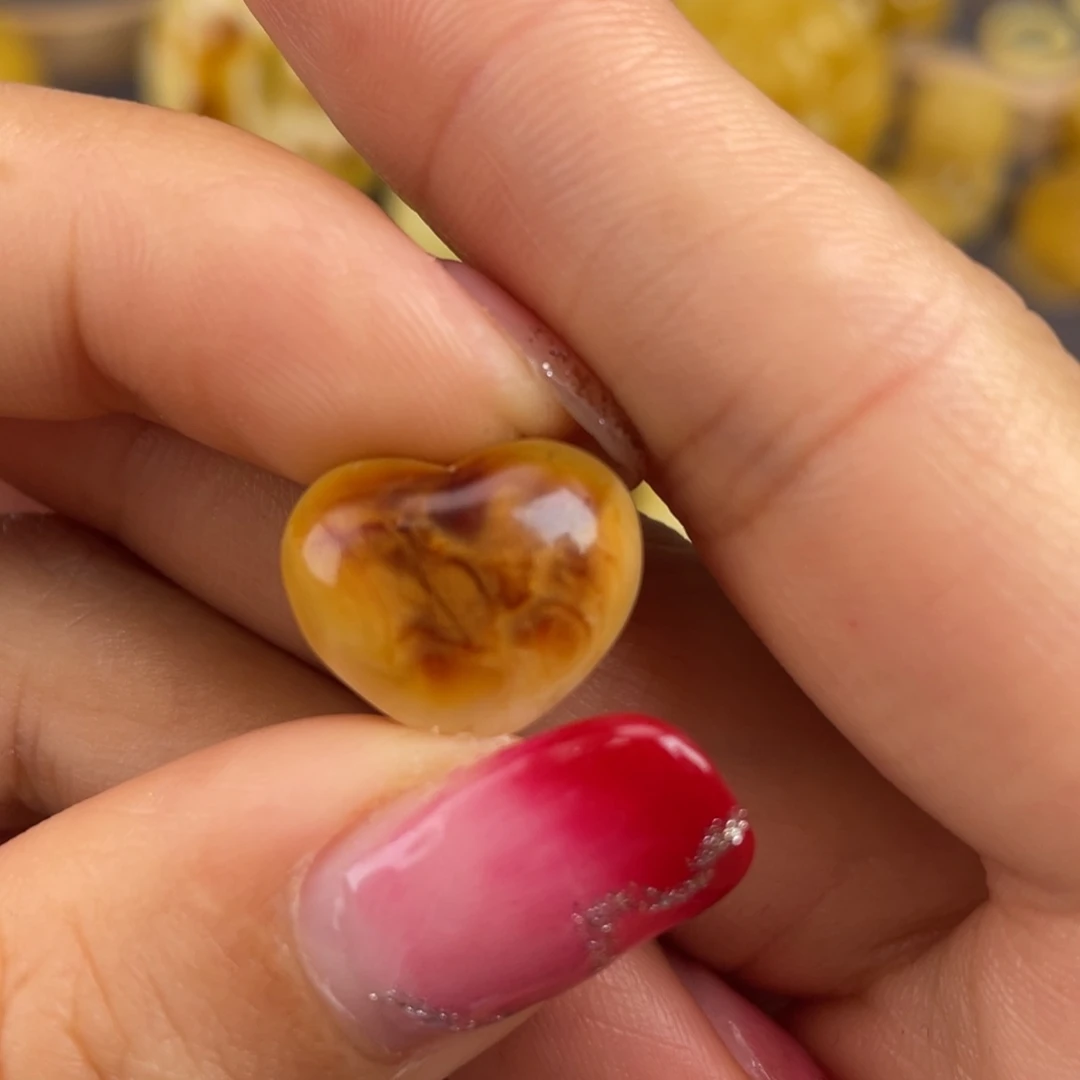 琥珀裸石未镶嵌蜜蜡