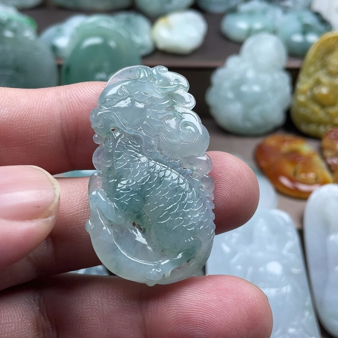 翡翠未镶嵌颈饰麒麟