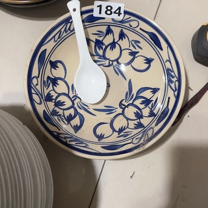 瓷片自*盘子六个，勺子两个