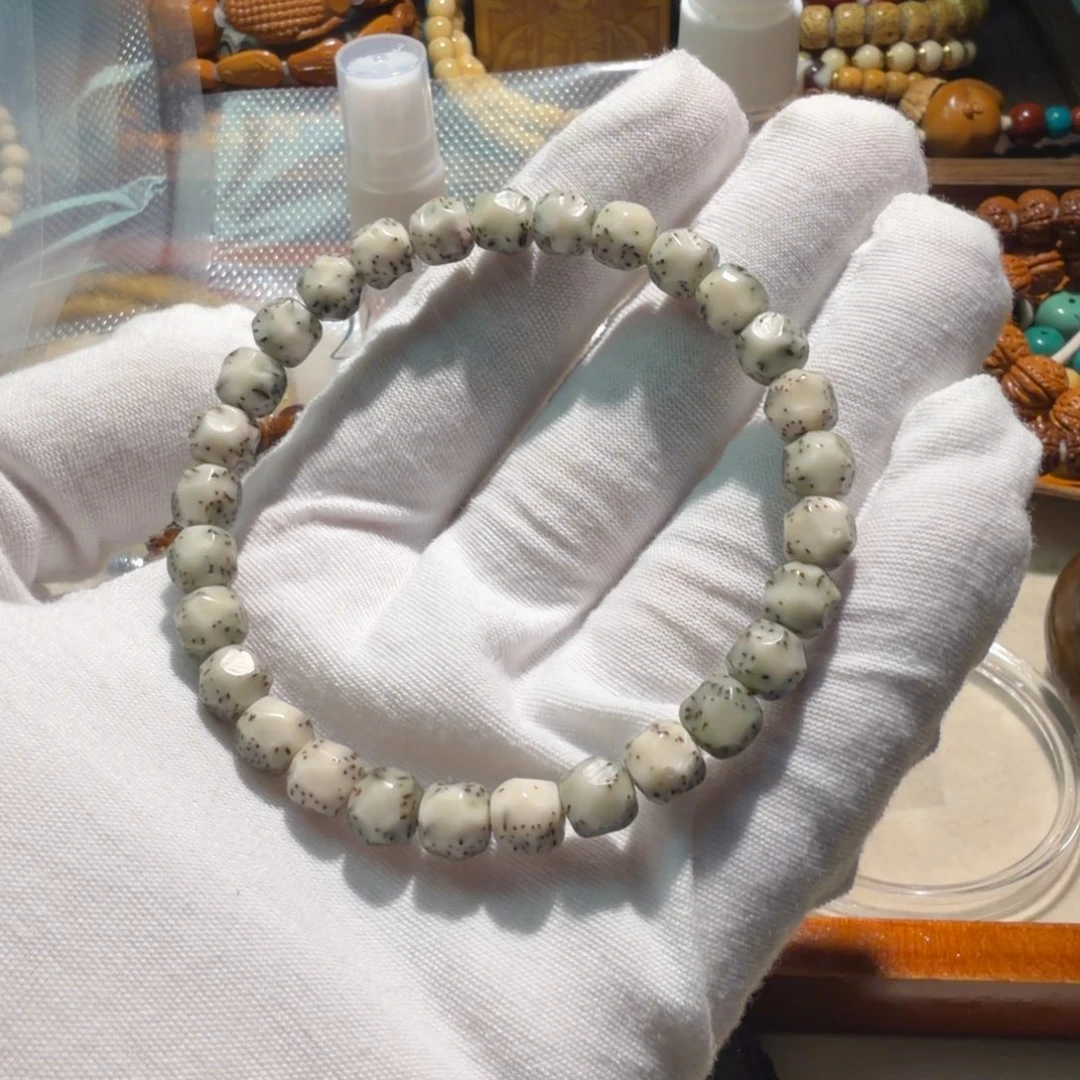 星月菩提吊坠8×7大面无相绿白16号