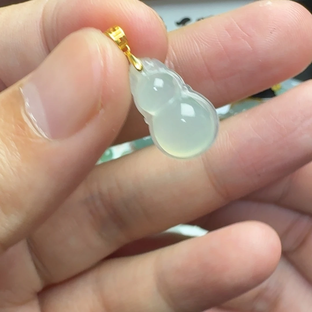 翡翠18K金镶嵌颈饰小葫芦