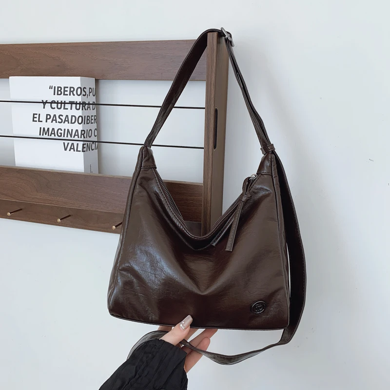 2024新款春夏腋下包女高级感小众设计单肩斜挎包大容量通勤托特包