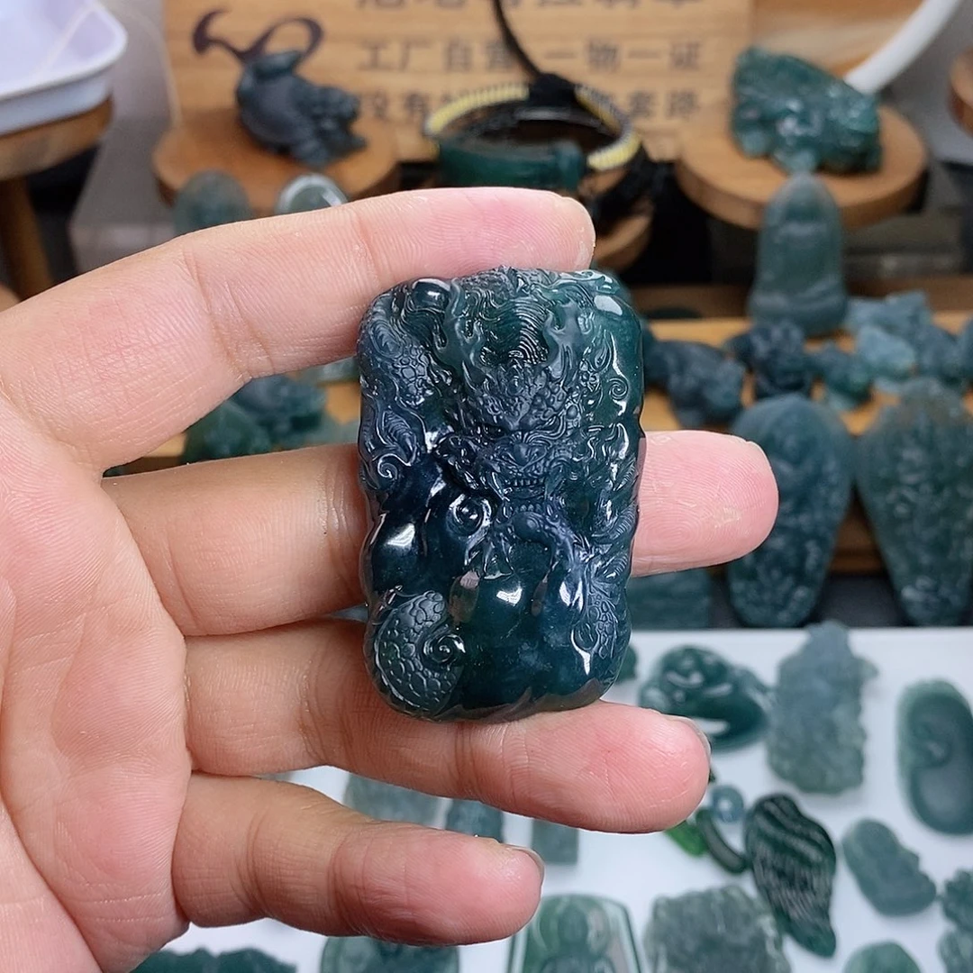 定制翡翠未镶嵌龙牌