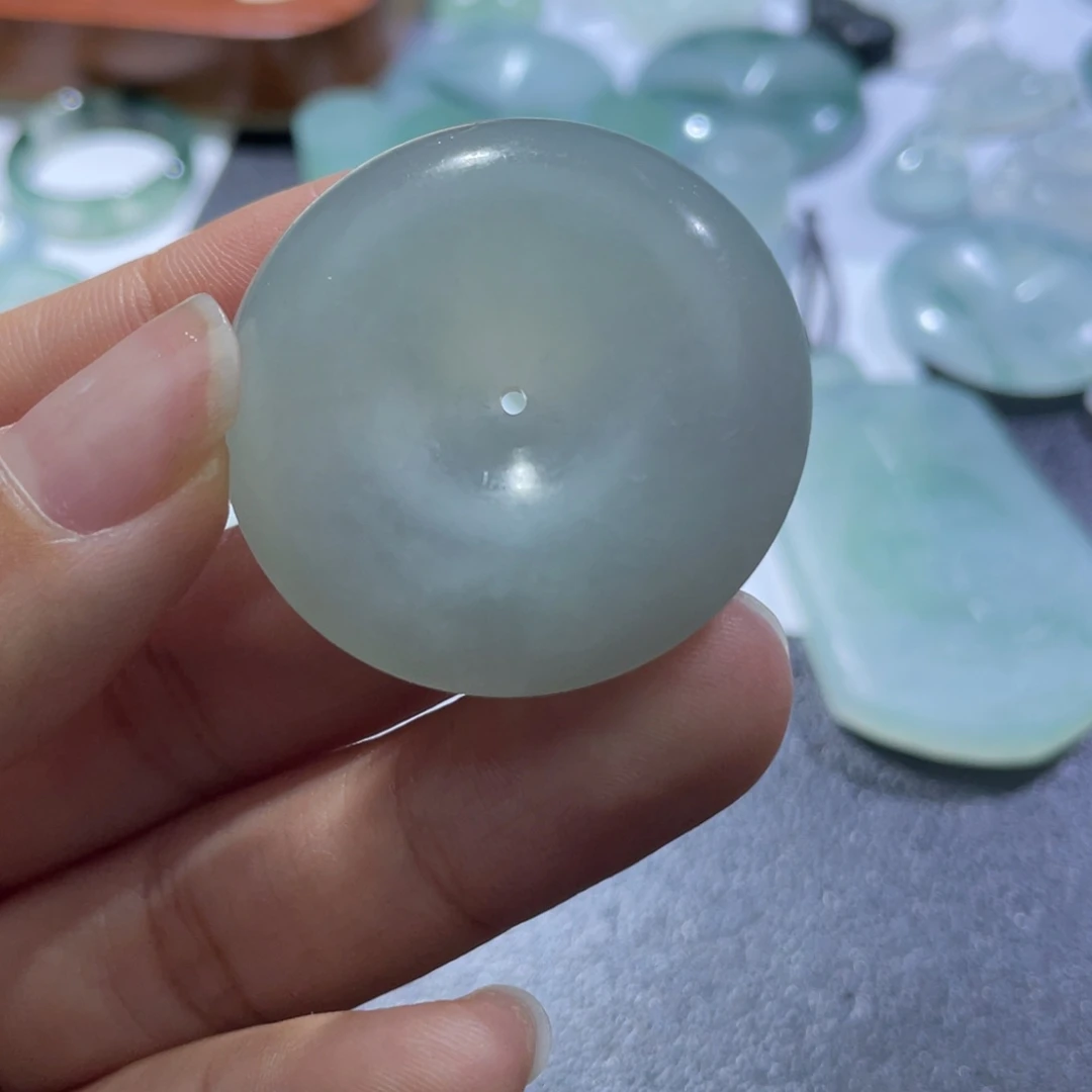 定制翡翠未镶嵌扣