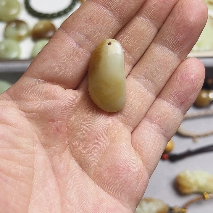 岫岩老玉（透闪石质玉）颈饰未镶嵌