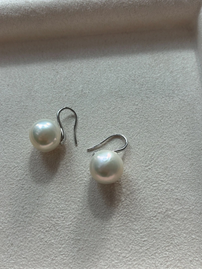 617.天然珍珠正圆耳钩