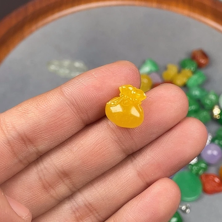 翡翠未镶嵌颈饰吊坠