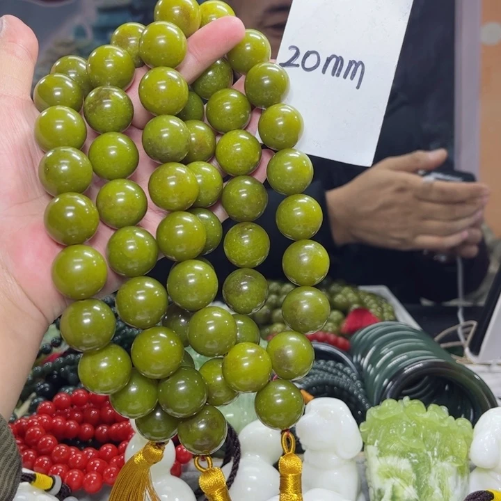 蛇纹石玉手持多样性发货未镶嵌