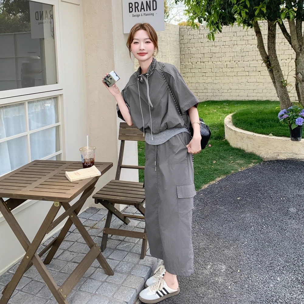 灰色运动风工装套装裙女2025夏新款美式休闲立领上衣半身裙两件套