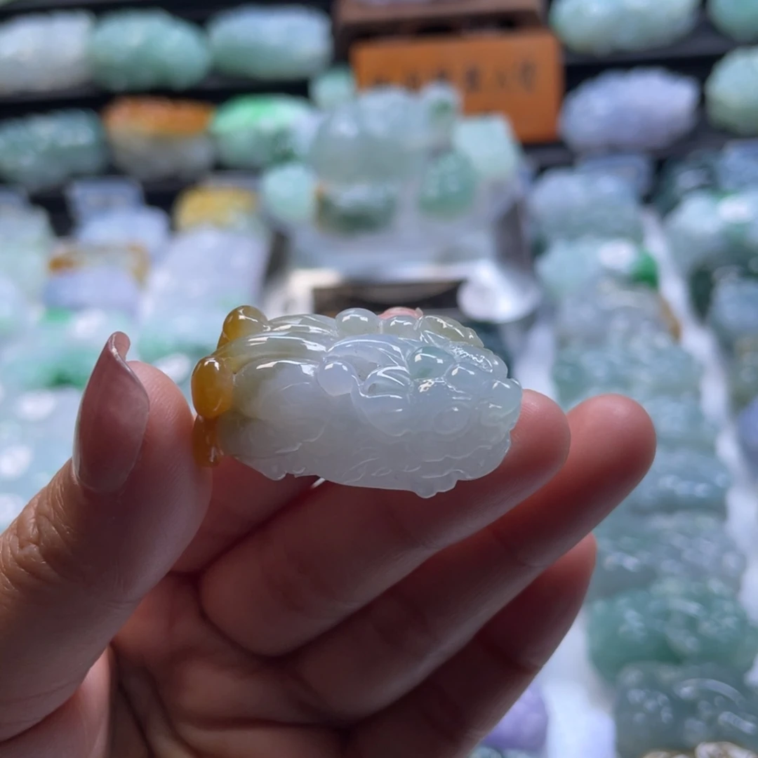 翡翠颈饰未镶嵌貔貅