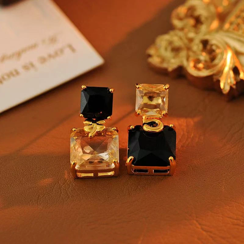 铜合金合成锆石耳饰 d297---小众独特耳环设计感不对称精致耳饰