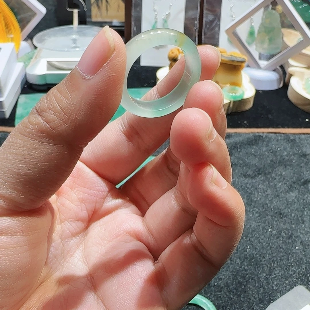 石英质玉戒圈未镶嵌卡****
