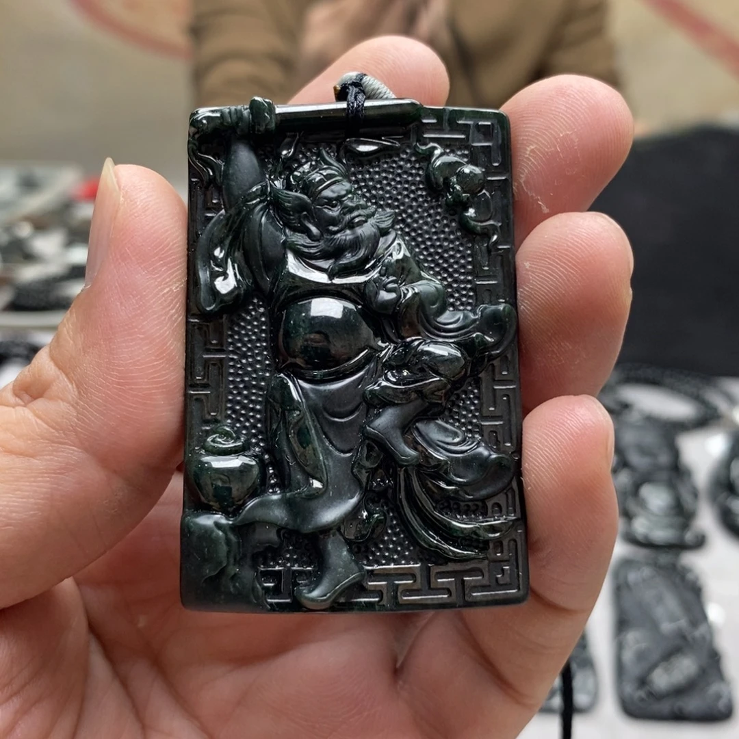 翡翠未镶嵌颈饰钟馗