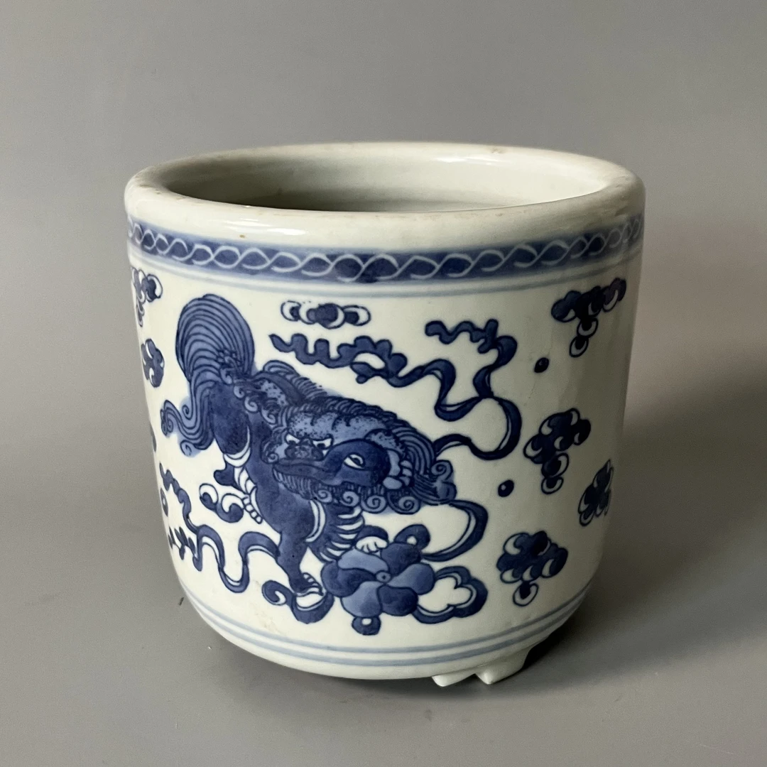 5171 清青花狮子滚绣球三足炉