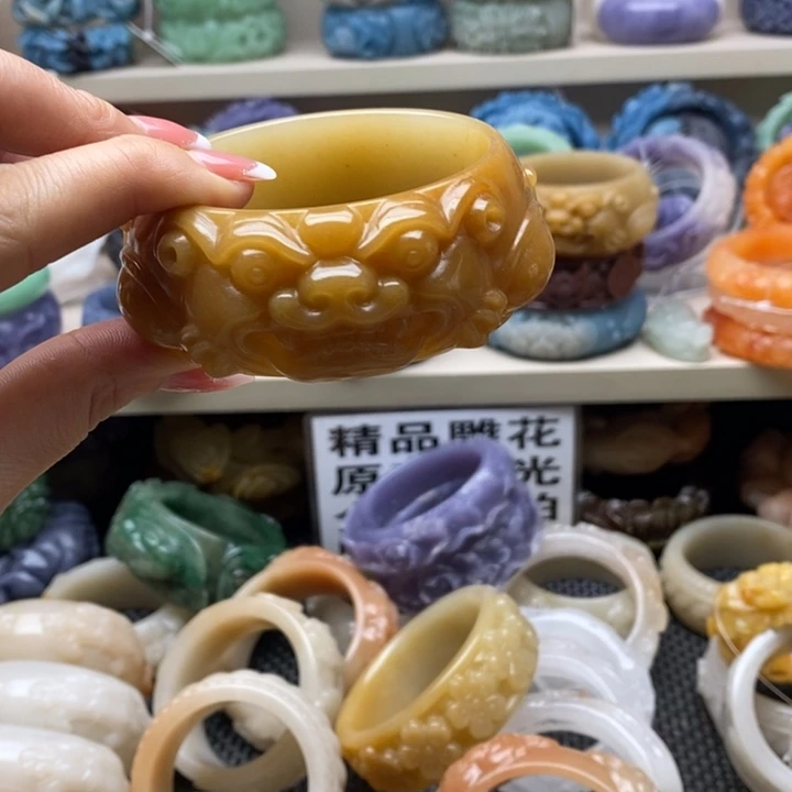 未镶嵌手镯石英岩玉