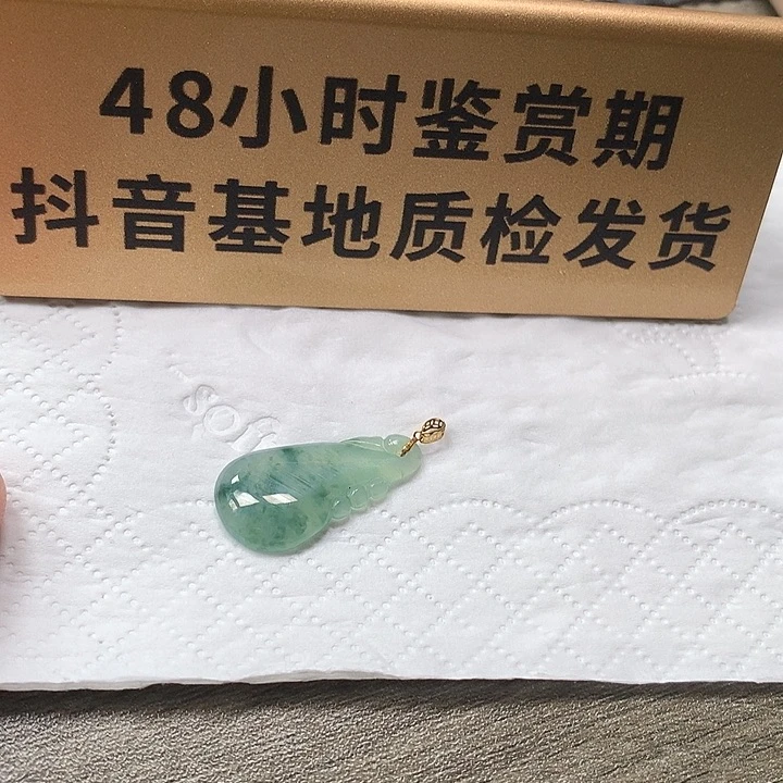 翡翠18K金镶嵌颈饰福瓜