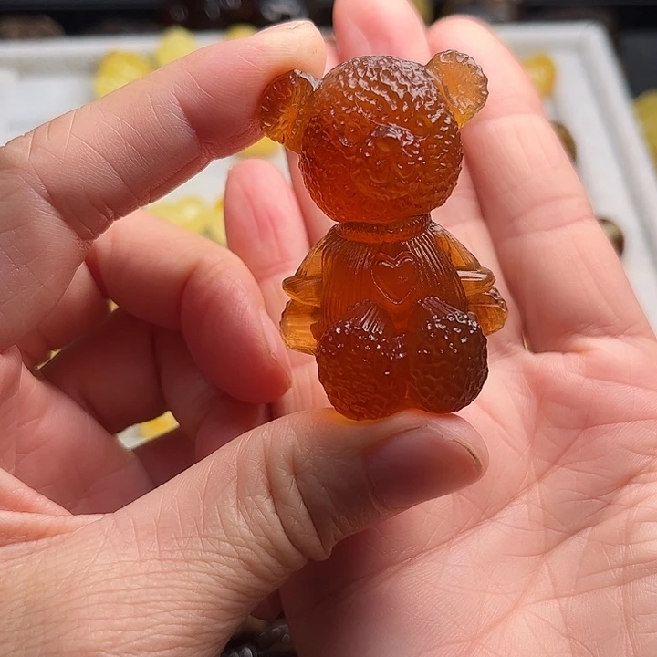未镶嵌颈饰琥珀熊