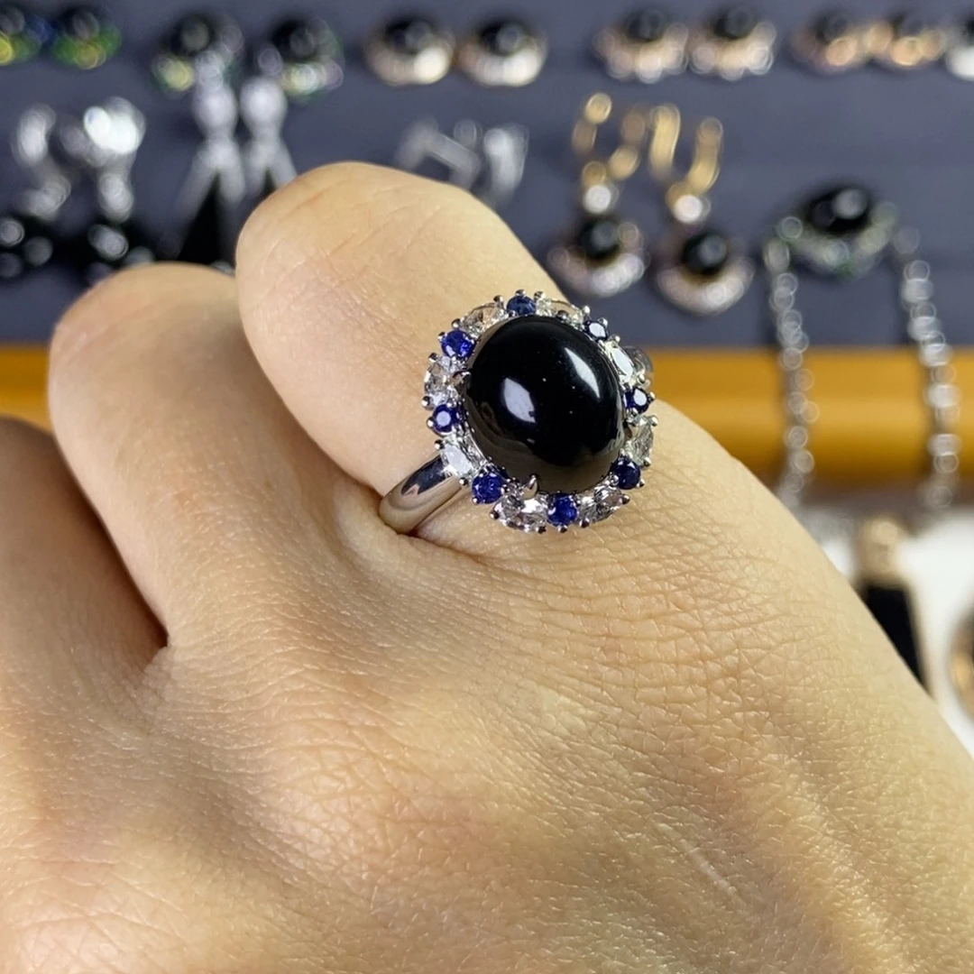 18K金镶嵌戒指翡翠