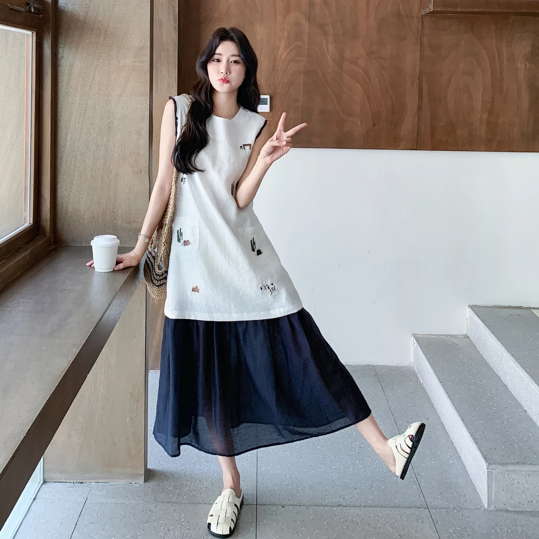 假两件法式刺绣背心连衣裙2025新款女夏设计感气质显瘦小个子长裙