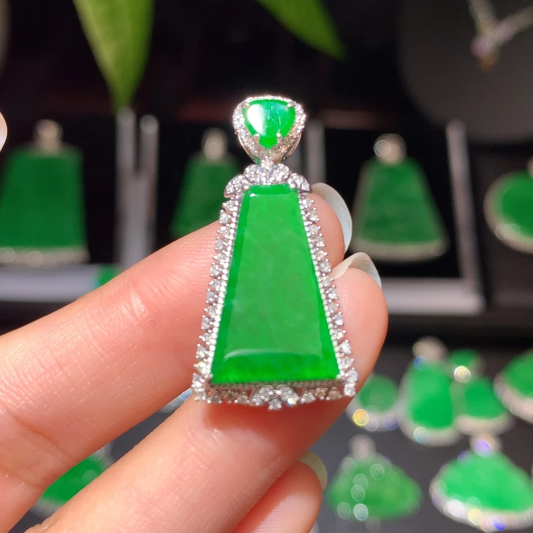 翡翠颈饰18K金镶嵌翡翠