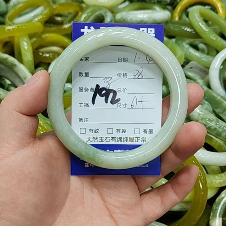 米***儿透闪石-蛇纹石玉未镶嵌手镯