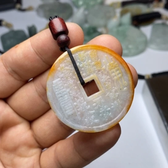 翡翠未镶嵌颈饰翡翠