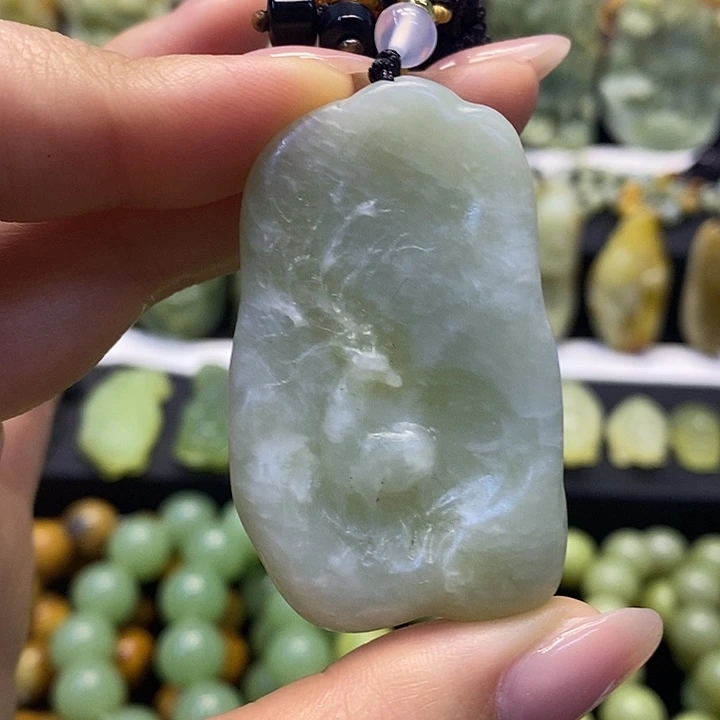 蛇纹石玉未镶嵌颈饰