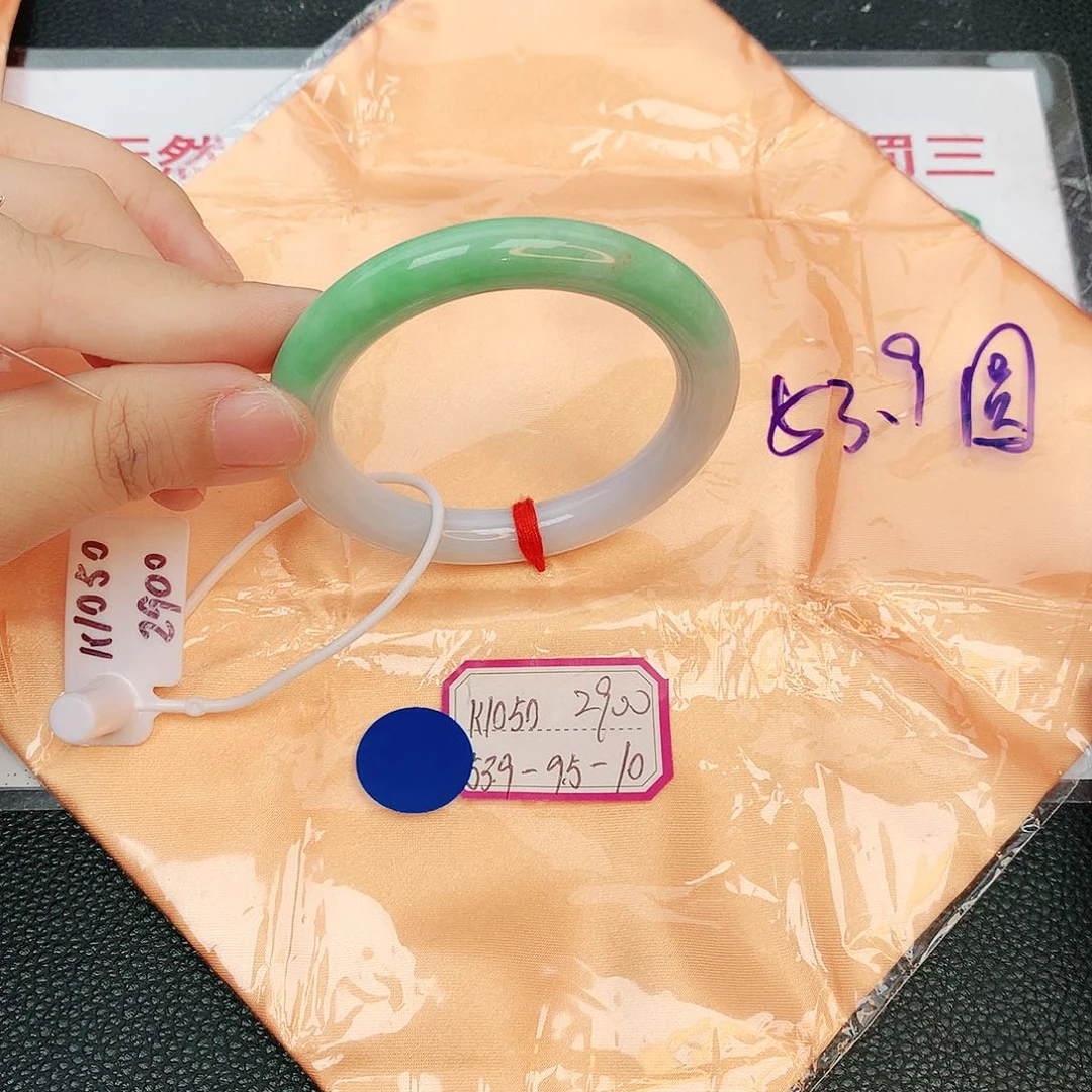 翡翠手镯未镶嵌缅甸翡翠