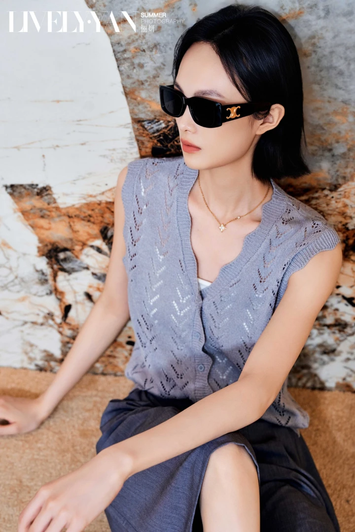 LIVELY.YAN【店铺同款】镂空无袖针织背心