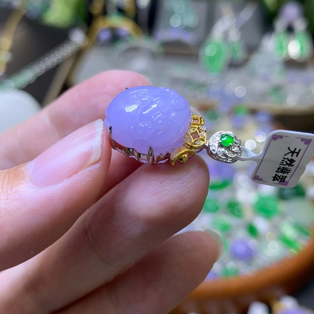 颈饰18K金镶嵌翡翠