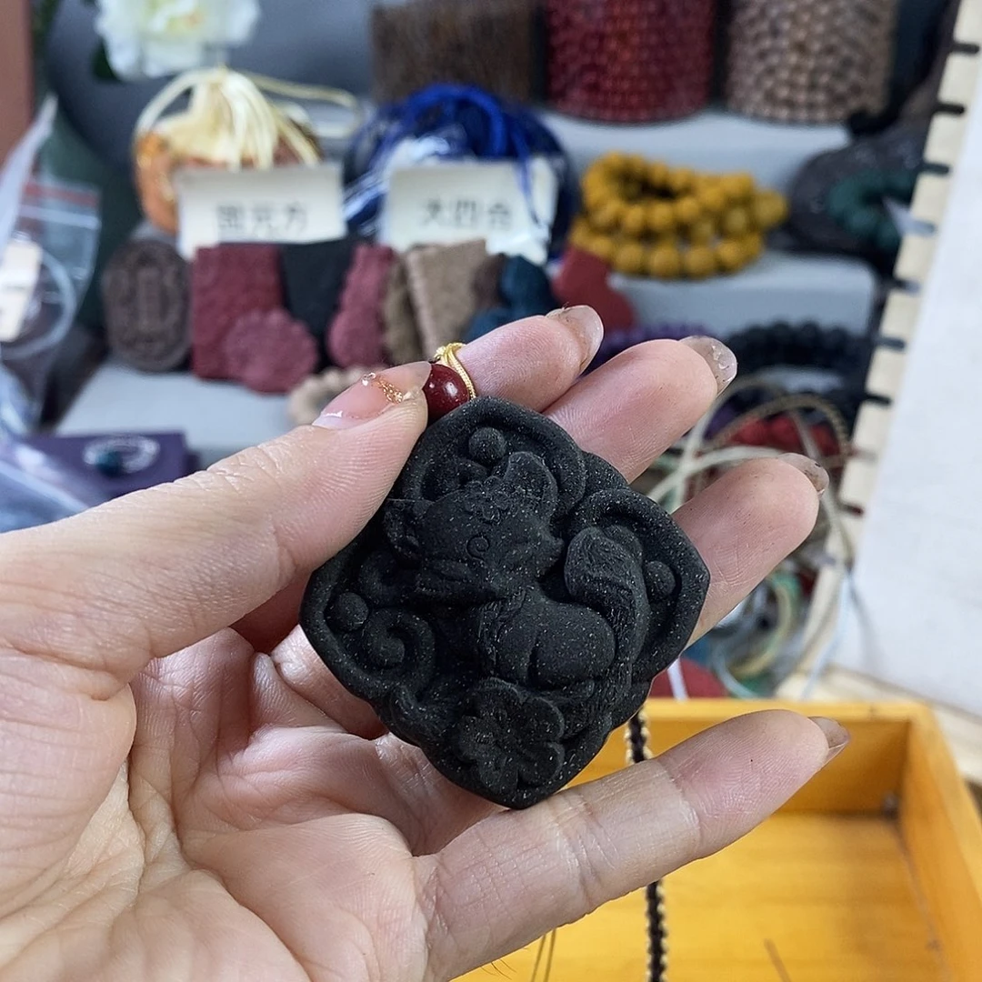 泥塑息肌凤九吊坠