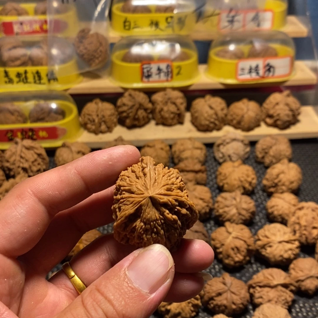 文玩核桃吊坠中****亮