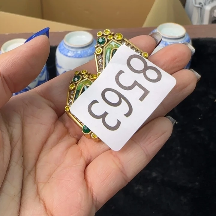 钟*一个陶瓷物件哈哈哈哈