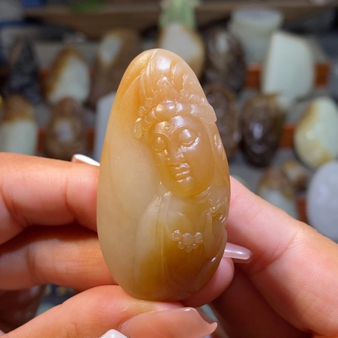 定制和田玉且末糖观音首