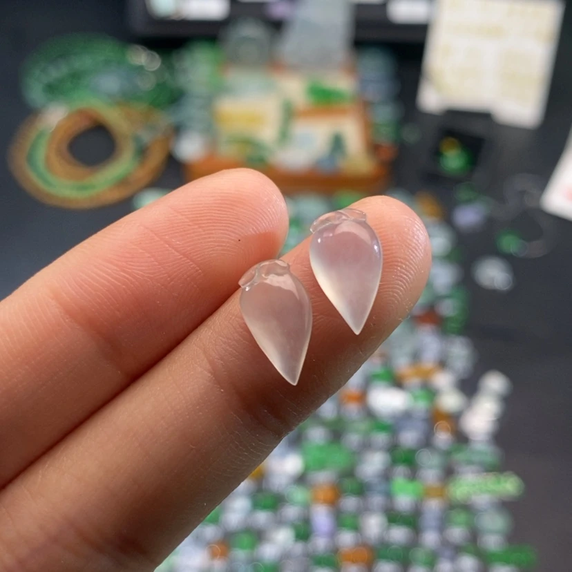 【闪购商品】翡翠挂件未镶嵌萝卜