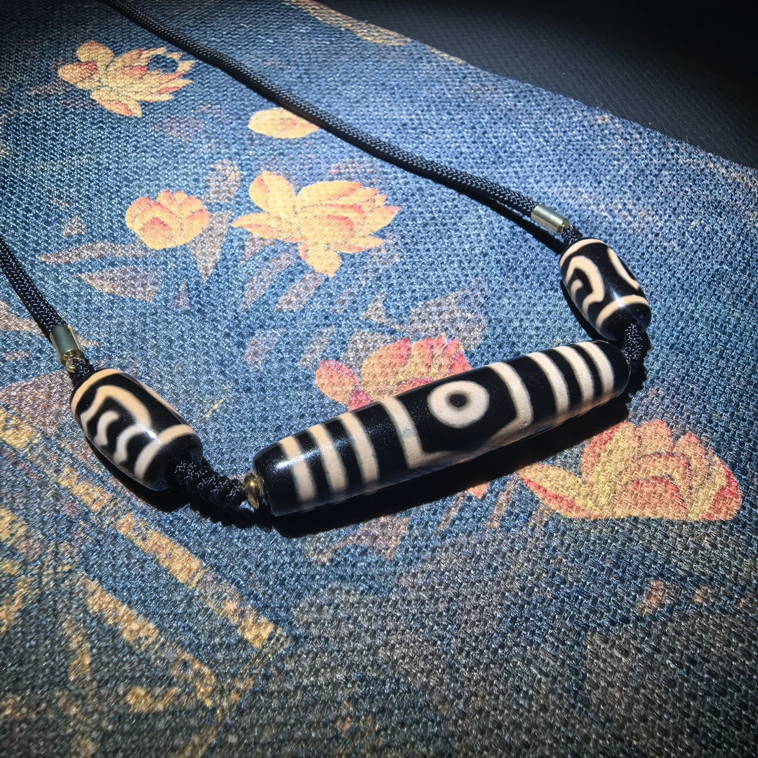 *吉寳牙黄色三眼天珠玛瑙锁骨链项链隐藏六字