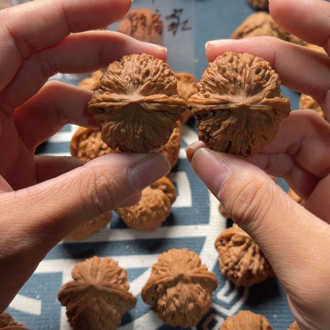 柯***王吊坠文玩核桃女娲石38