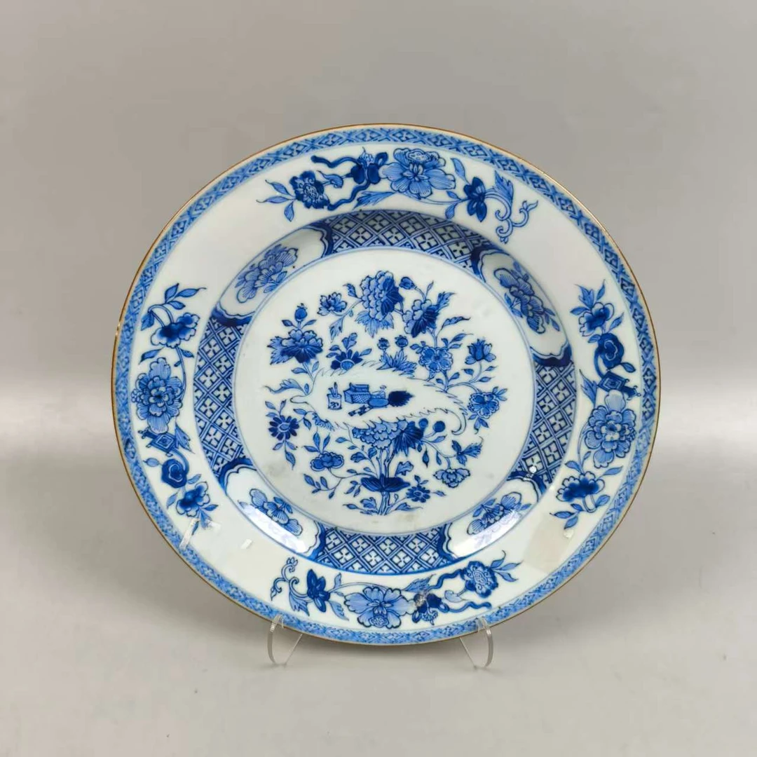 A0875清雍正青花开窗花卉纹赏盘