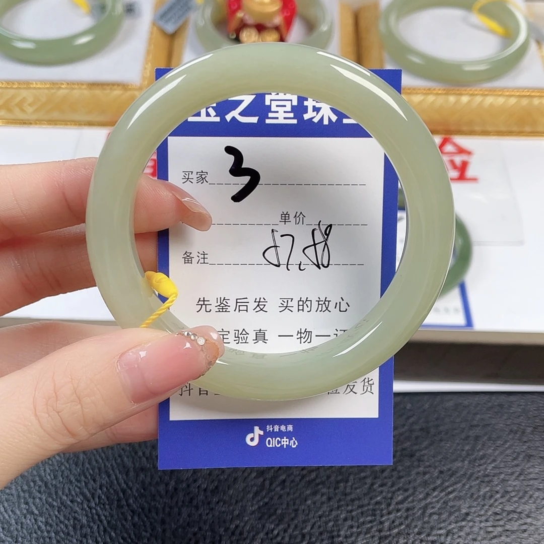 云***.和田玉未镶嵌手镯