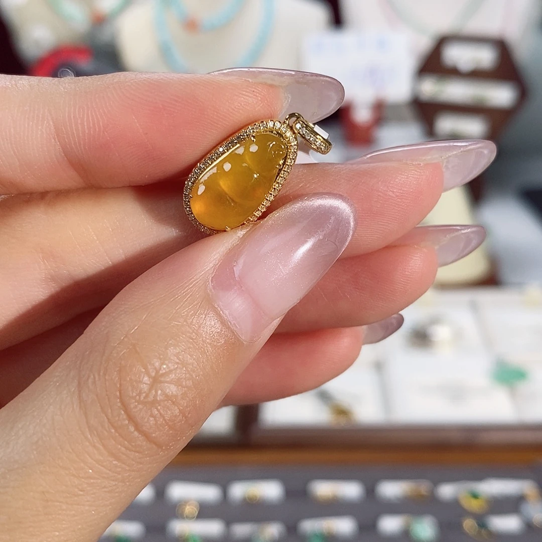 翡翠18K金镶嵌颈饰