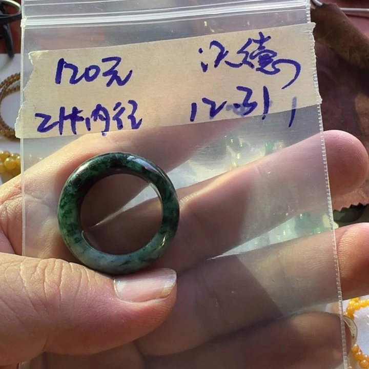 沃***德定制翡翠未镶嵌戒圈