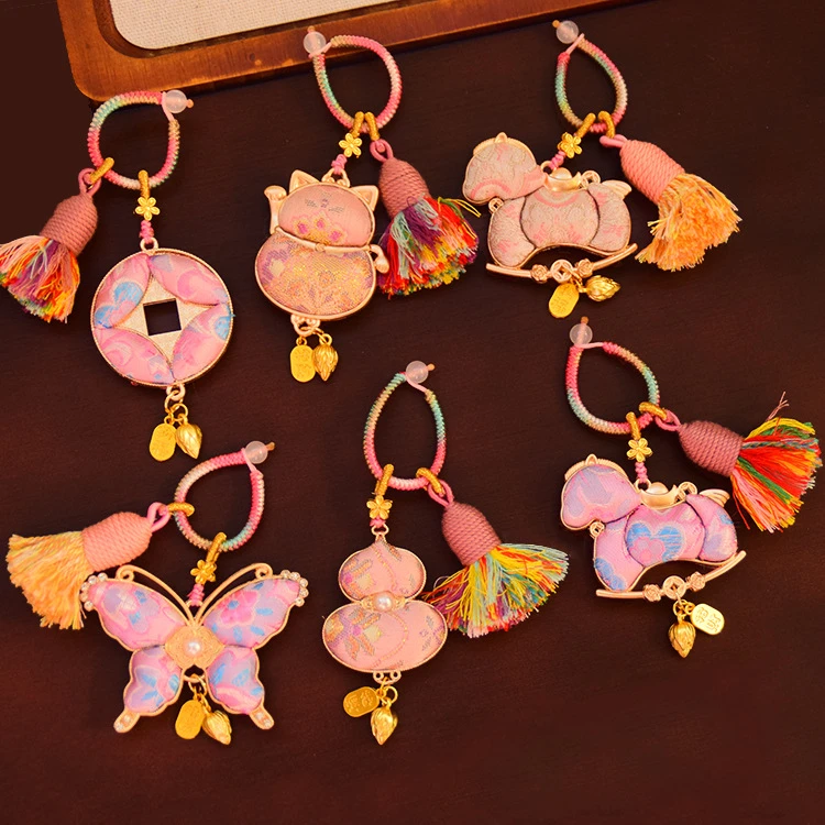 非遗宋锦招财猫小马蝴蝶包挂手工挂件新中式车挂双面布艺配饰吊坠